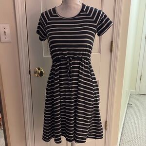 Latched Mama Drawstring t-shirt Midi Dress in Navy and White